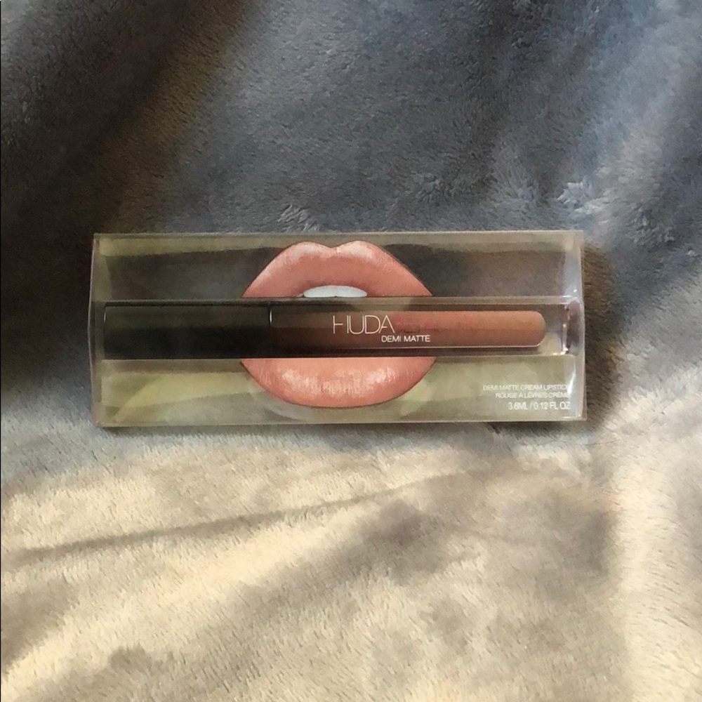 Huda Beauty Demi Matte Cream Lipstick - Day Slayer